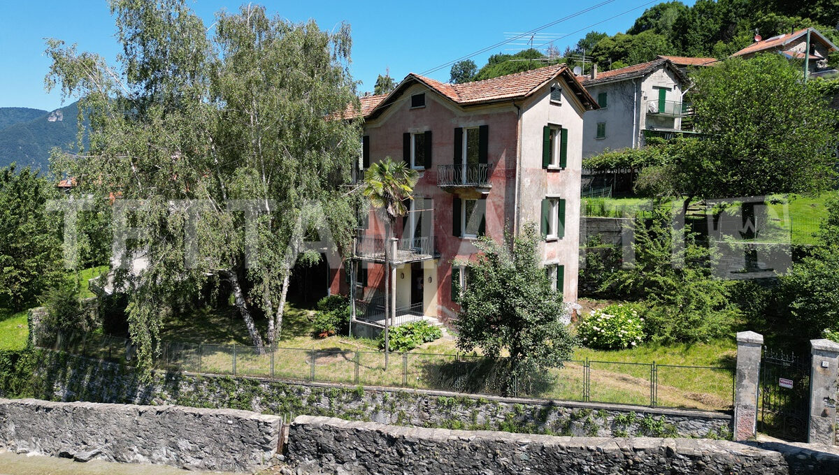 Lake Como - charming villa for sale