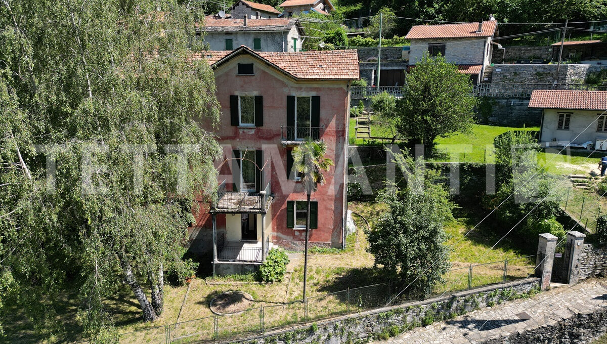 Lake Como - charming villa for sale