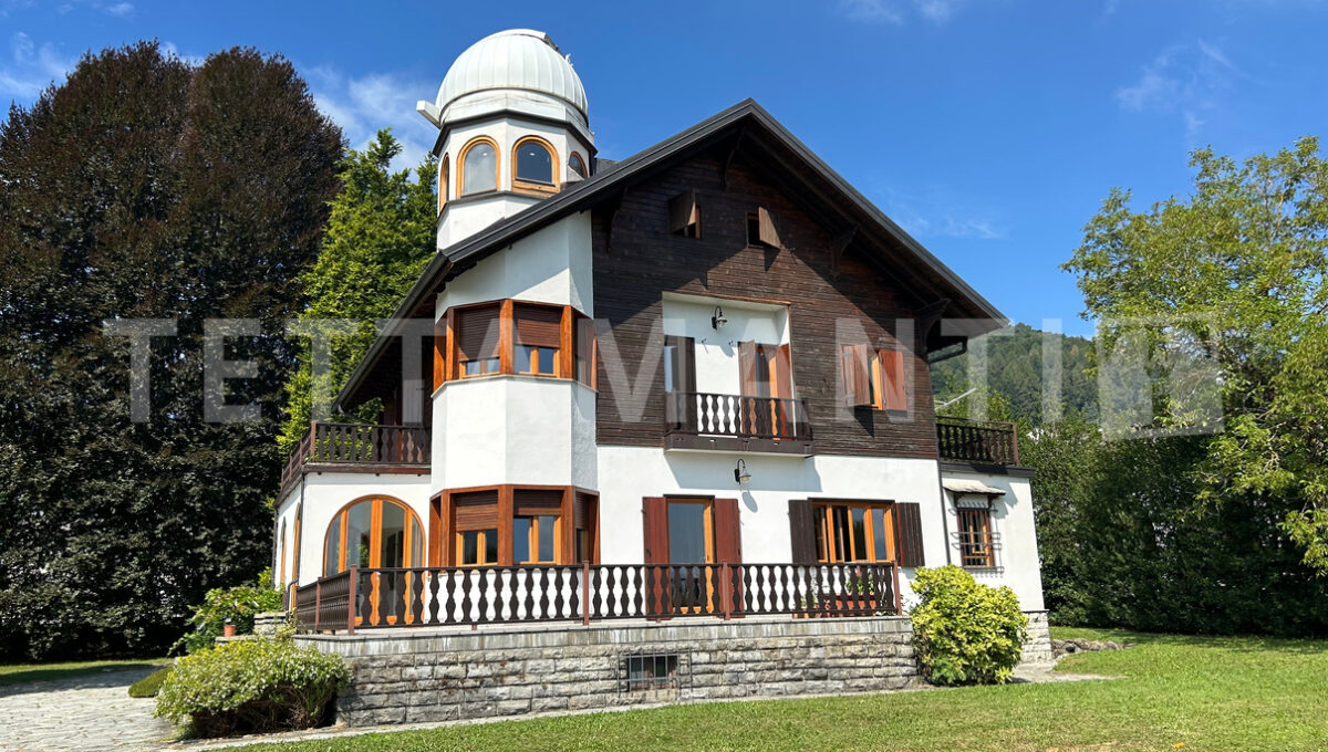 Alta Vall'Intelvi villa with park for sale