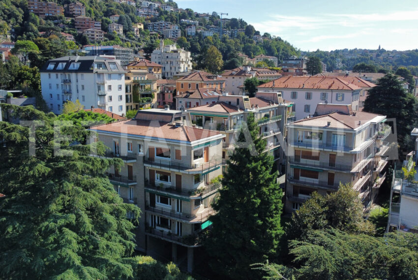 Luxury Apartment in Como Center  In Como, precisely in via Ferrari, we offer a large luxury apartment of 230 square meters