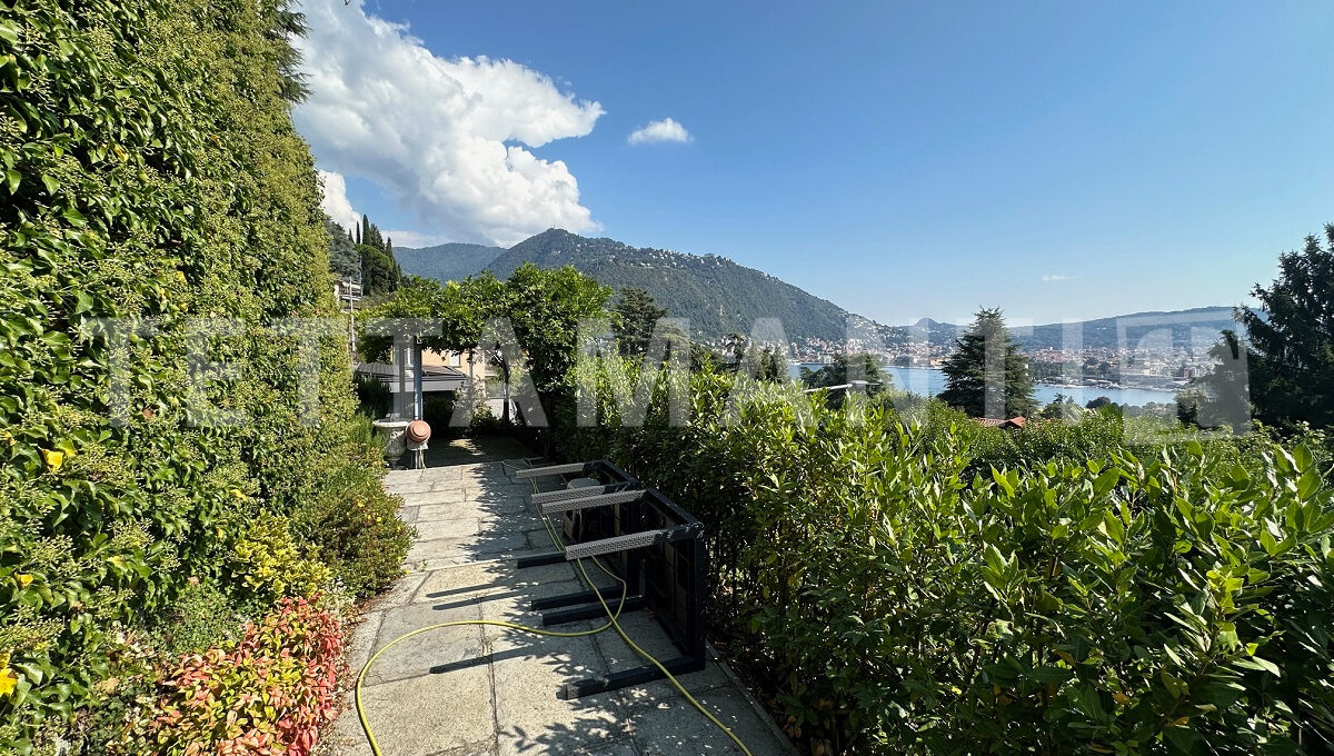 terrace lake view como