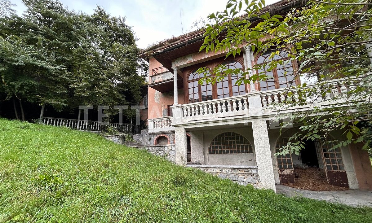 Elegant Villa to Renovate in Asso