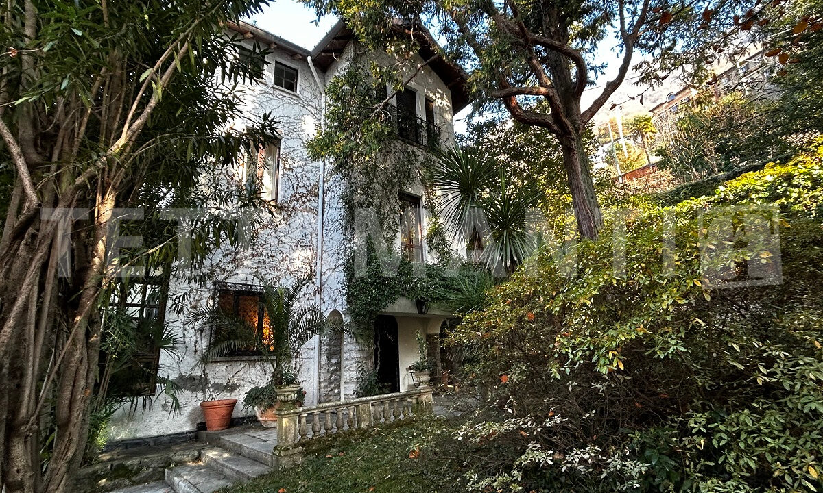 villa with wonderful garden lake como