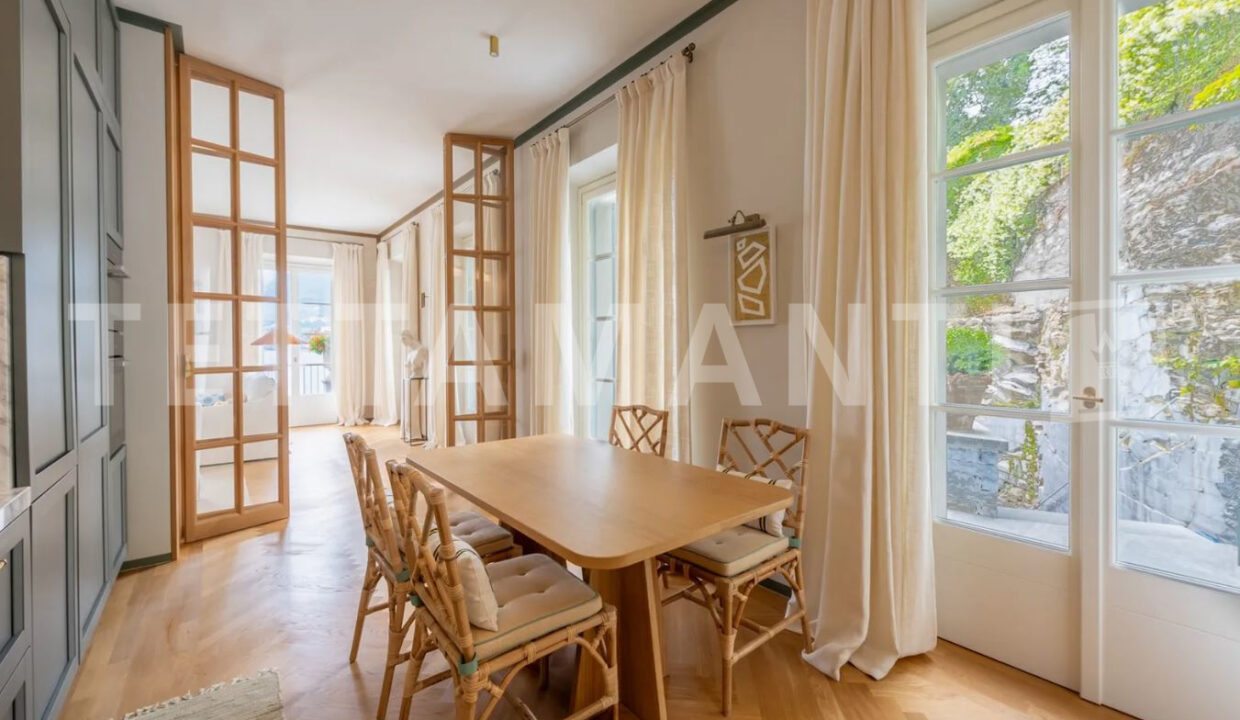 villa fronte lago como10