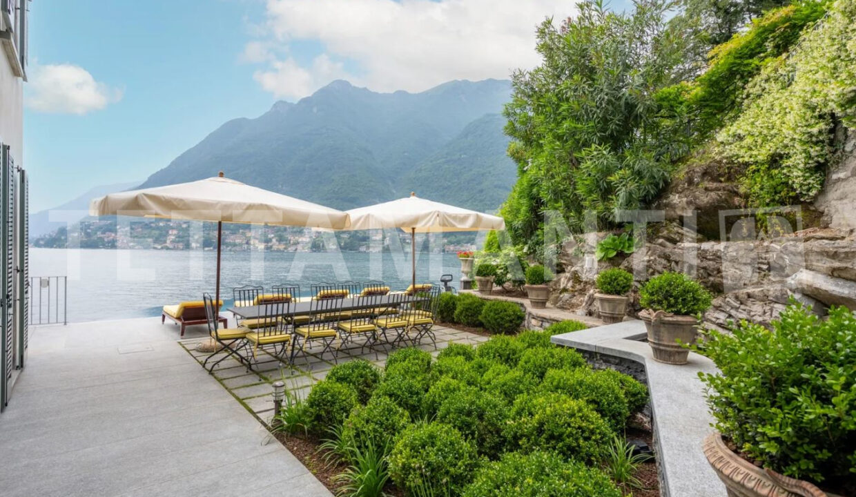 villa fronte lago como3
