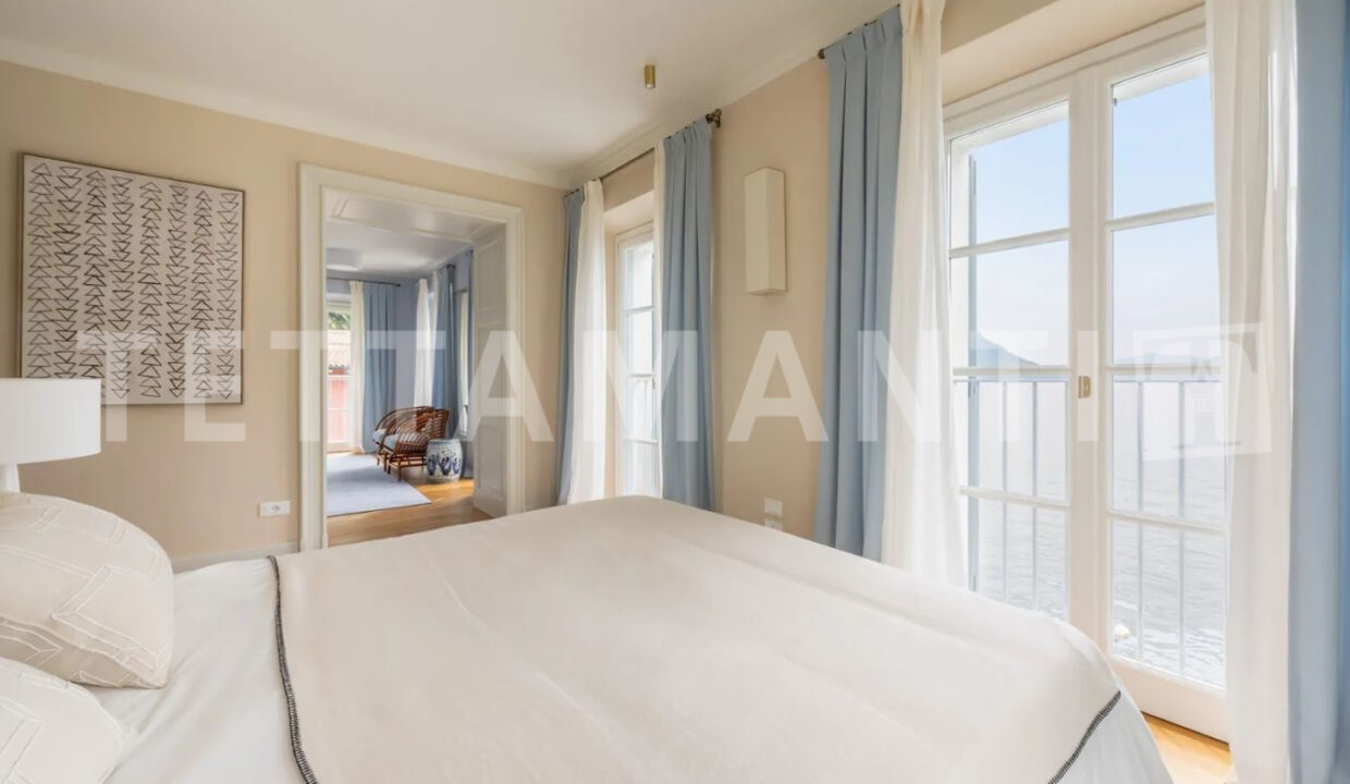 villa fronte lago como6