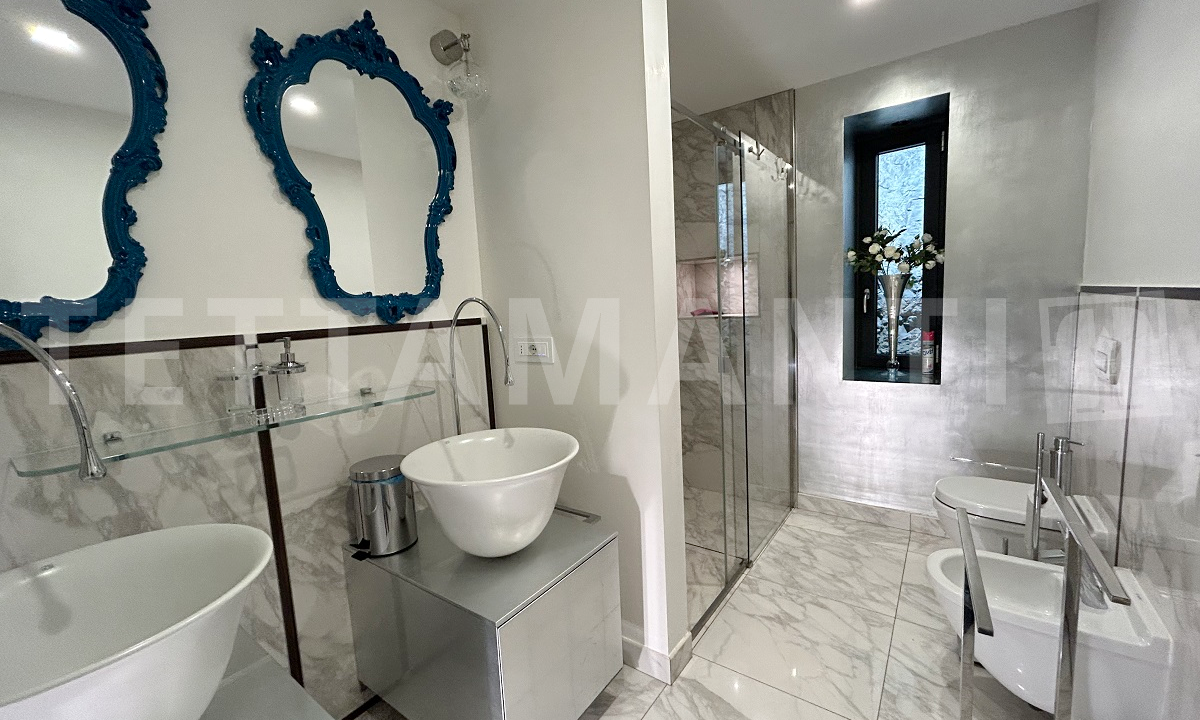 moltrasio-luxurious-penthouse-with-lake-view (16)