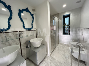 moltrasio-luxurious-penthouse-with-lake-view