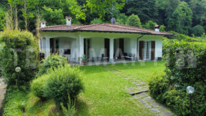 Carimate Elegant Villa for Sale