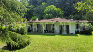 Carimate Elegant Villa for Sale