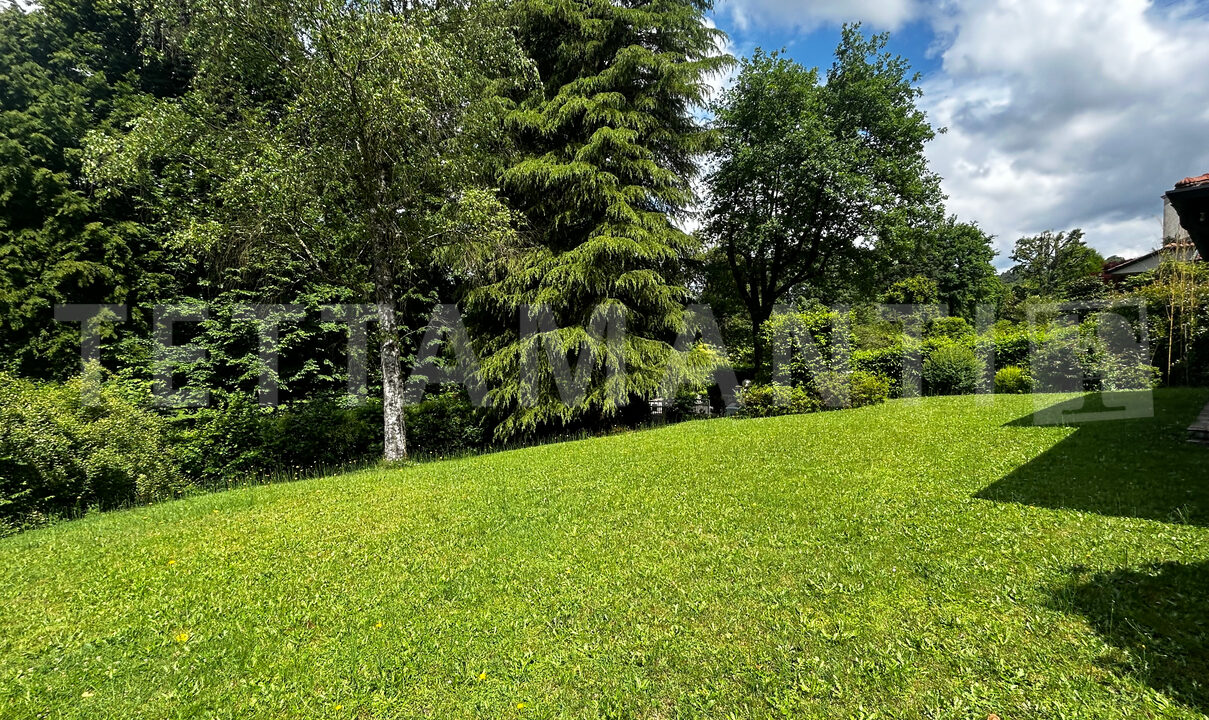 Carimate Elegant Villa for Sale