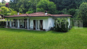 Carimate Elegant Villa for Sale