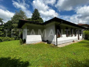 Carimate Elegant Villa for Sale