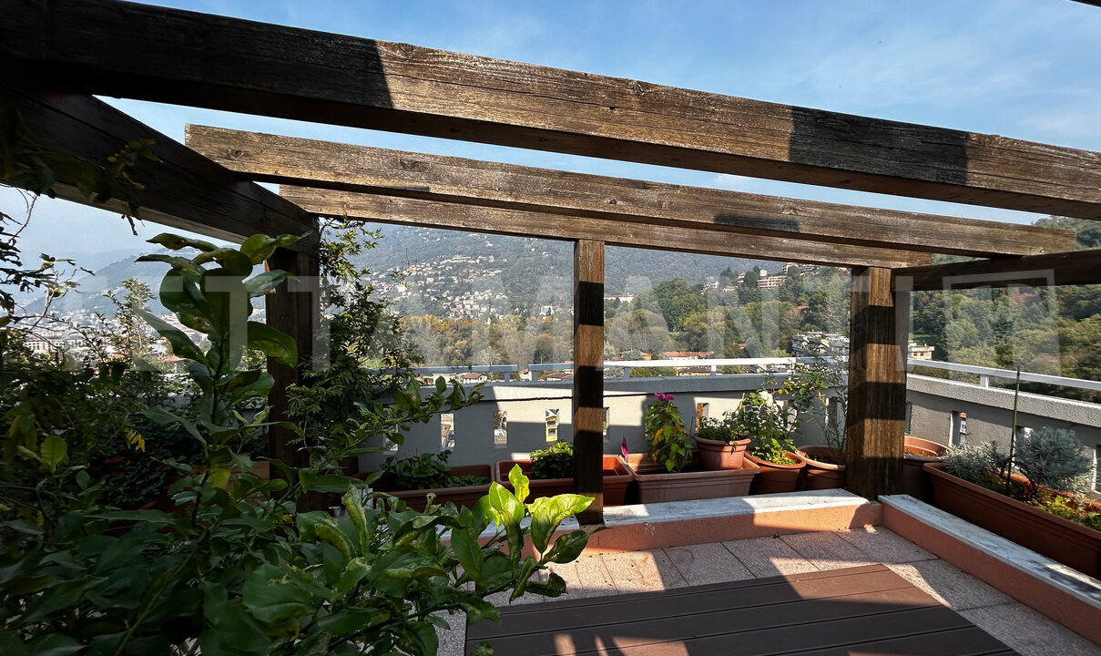 Como attico panoramico in vendita (11)