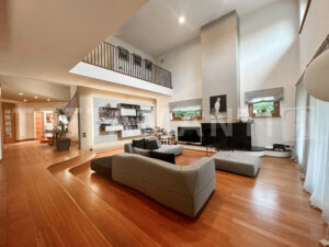 Modern Villa for Sale in Villa Guardia Como