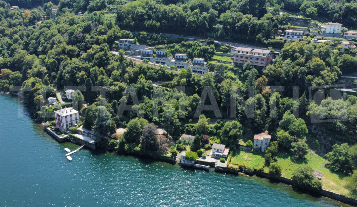 TORNO MODERN VILLA LAKE VIEW