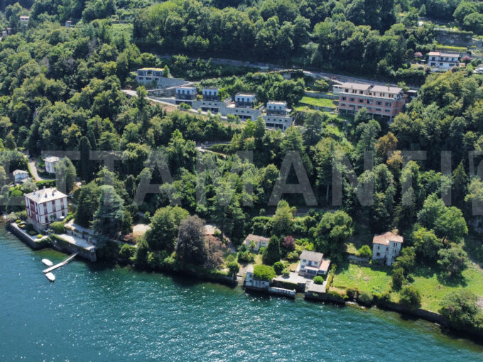 TORNO MODERN VILLA LAKE VIEW