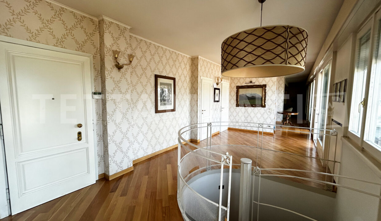 Como apartment with terrace 22