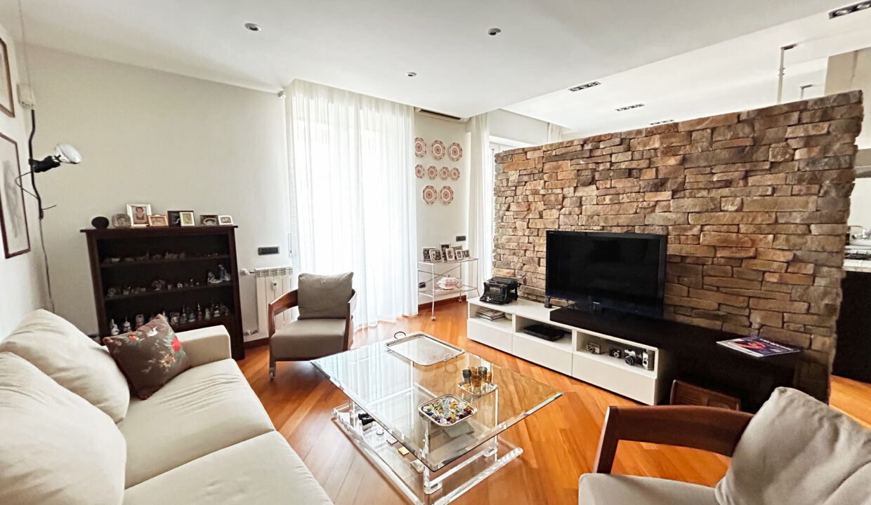 Como city center 2 bedroom apartment